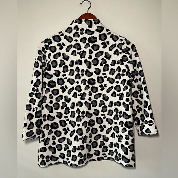 Tahari White Black Animal Print Long 3/4 Sleeve Mock
Neck Sweater Size Small - Picture 2 of 8